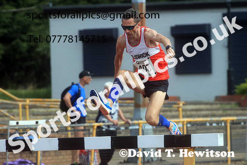 Steeplechase, 2025 NEMAA Track and Field, Monkton. Photo: David T. Hewitson/Sports for All Pics